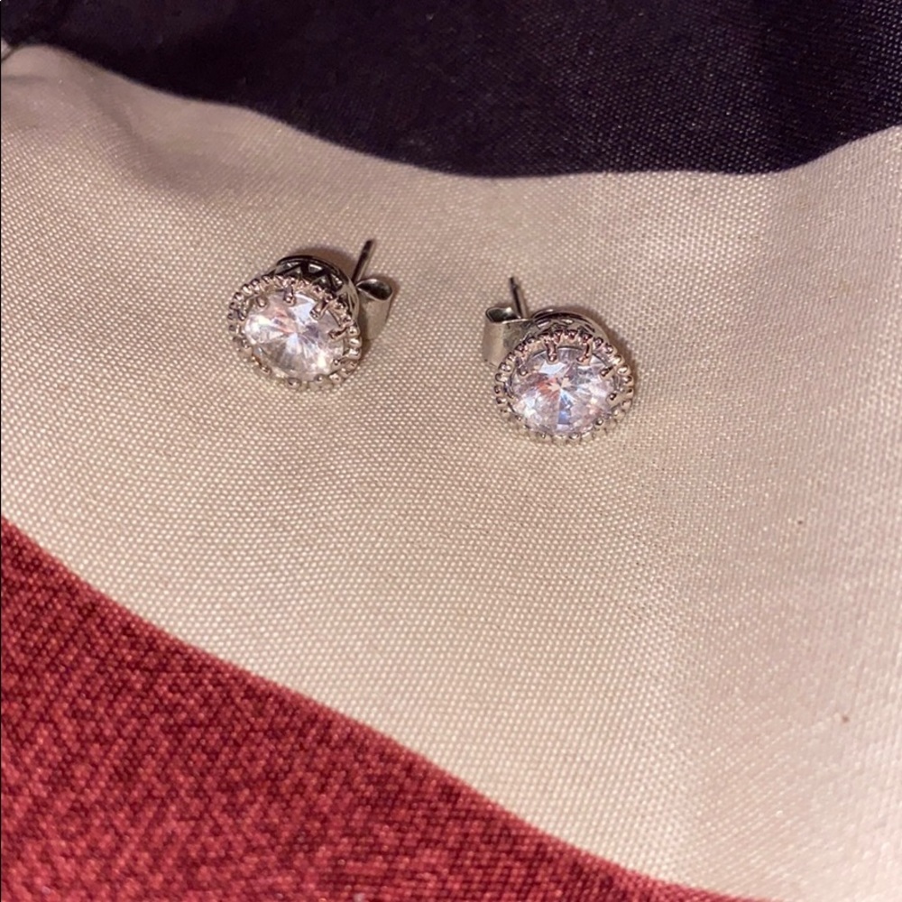 Fancy Stud Earrings 🌟